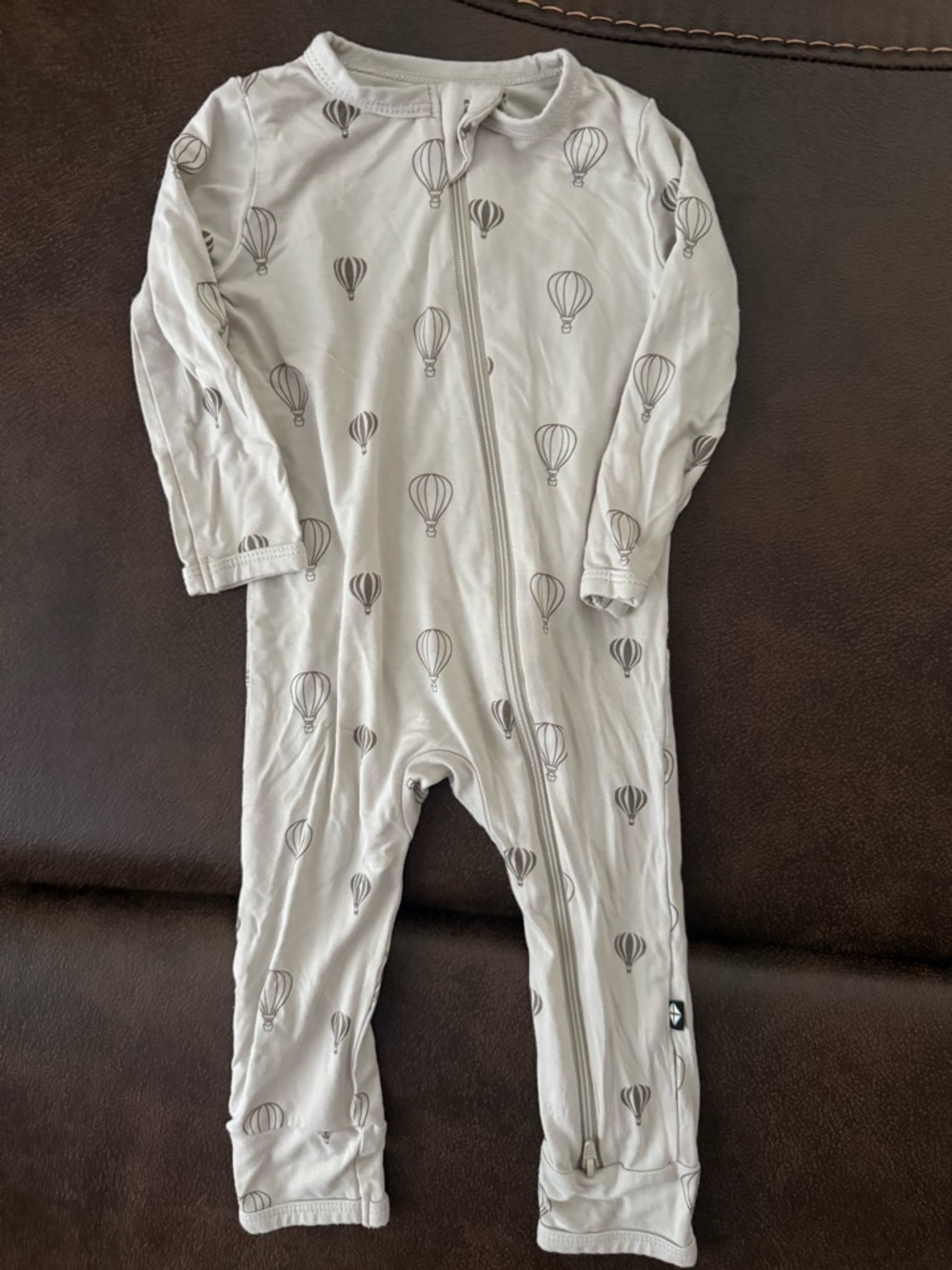 Kyte BABY Light Gray Zipper Footless One-Piece with Hot Air Balloon Print